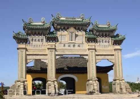 雍正|始建于雍正年间！穿越百年，带你走进普陀山海岸牌坊的重书始末……
