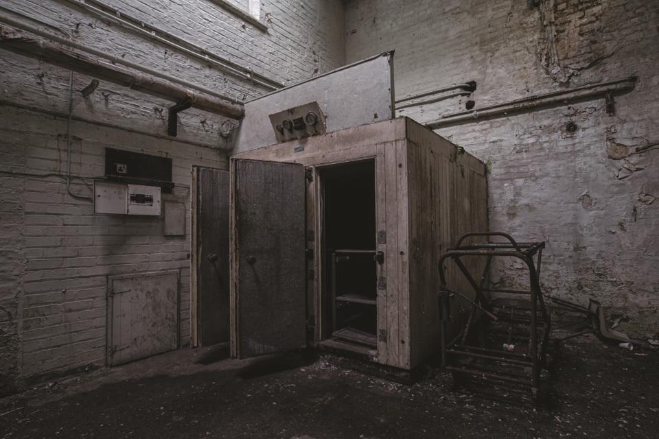 西蒙·萨格登|英国境内不少楼群荒废 摄影师酷爱探险 乐于分享他发现的“宝藏”