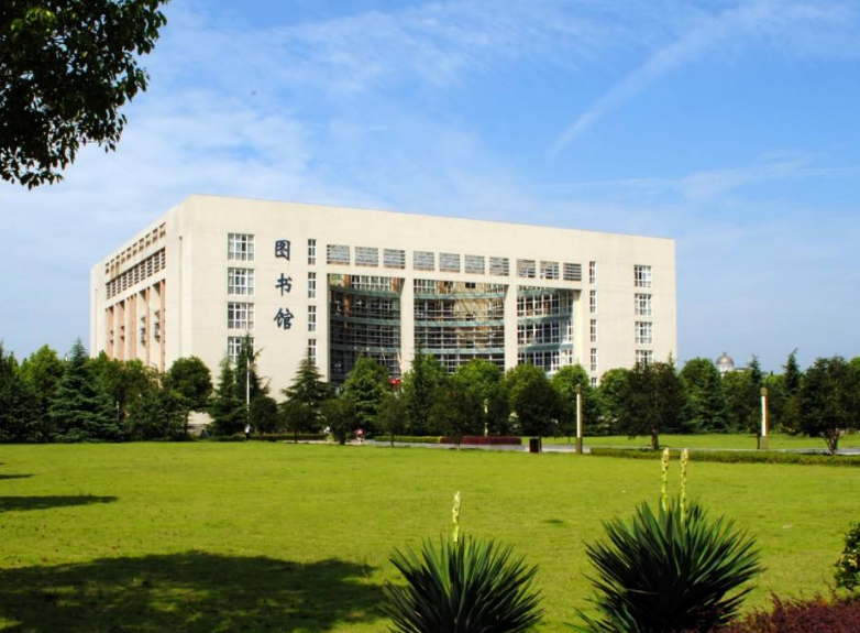 录取这位考生的8所大学分别是中南财经政法,黄冈师范,武汉科技,湖北