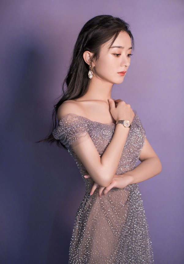 赵丽颖|赵丽颖风格逐渐“幂化”？同款礼裙被喊杨幂，没有自己的创意吗