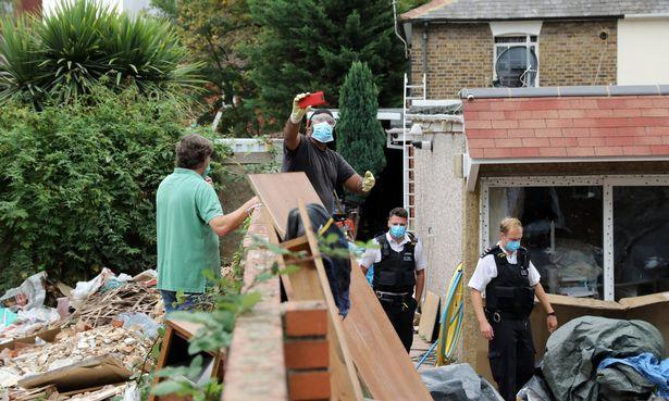 英国_社会|英国男子报复邻居乱扔垃圾 以牙还牙全部扔回去 感激警方介入