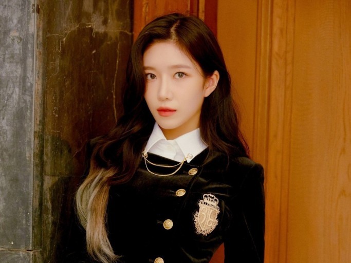 的音域和充满力量的唱功的多愿魅惑的音色,正在修改女主秀雅的单曲