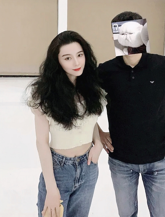 范冰冰|范冰冰终于敢穿露脐装，配上泡面卷发后，网友：要去女团选秀？