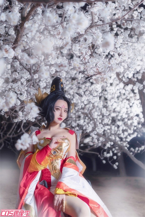 话说峡谷里有许多有名的历史人物作为原型的英雄,大小乔,四大美人