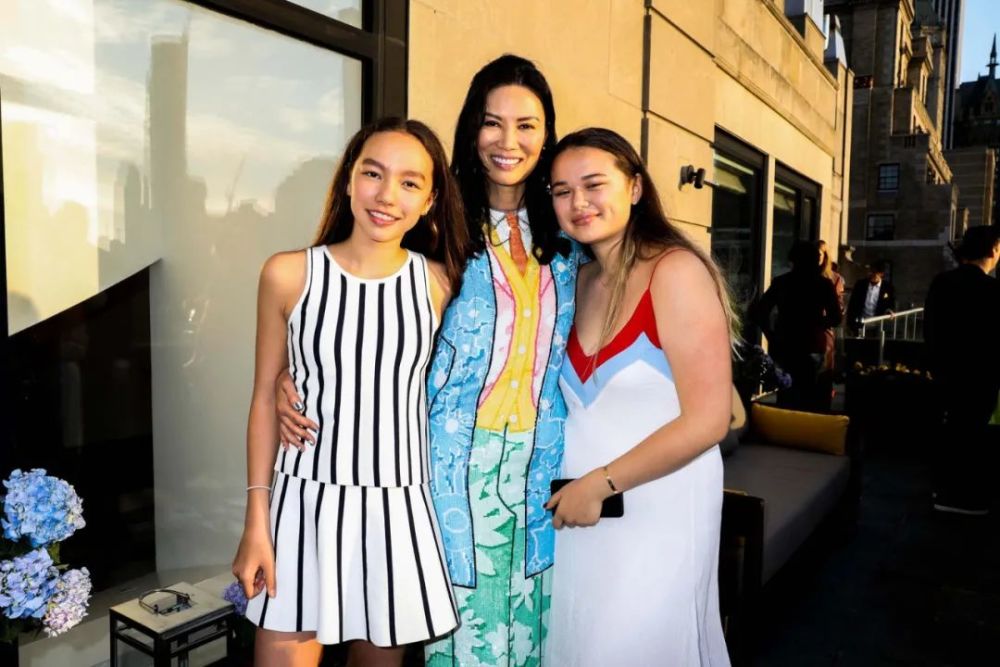 邓文迪|邓文迪女儿躺赚260亿，成最年轻亿万富翁：养娃才是最高级的本事