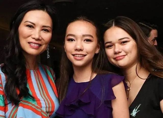 邓文迪|邓文迪女儿躺赚260亿，成最年轻亿万富翁：养娃才是最高级的本事