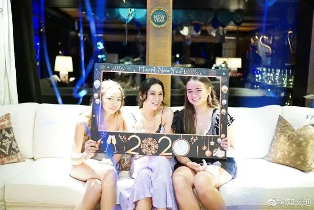 邓文迪|邓文迪女儿躺赚260亿，成最年轻亿万富翁：养娃才是最高级的本事