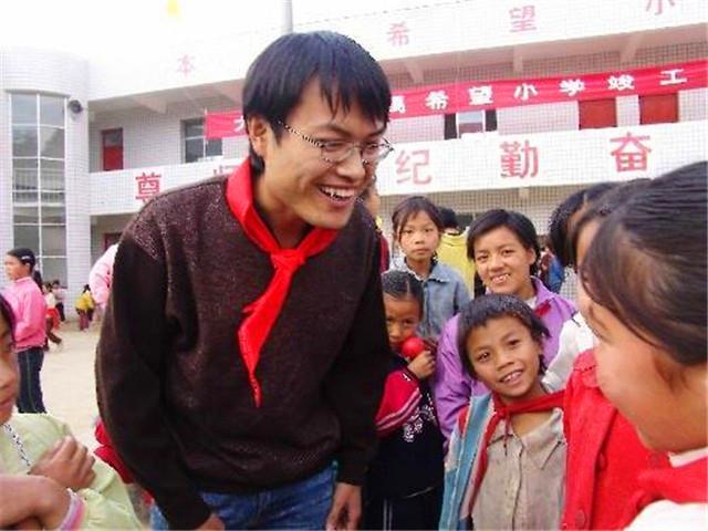 那位感动中国的支教老师徐本禹曾刺痛大众眼睛已任县领导2年