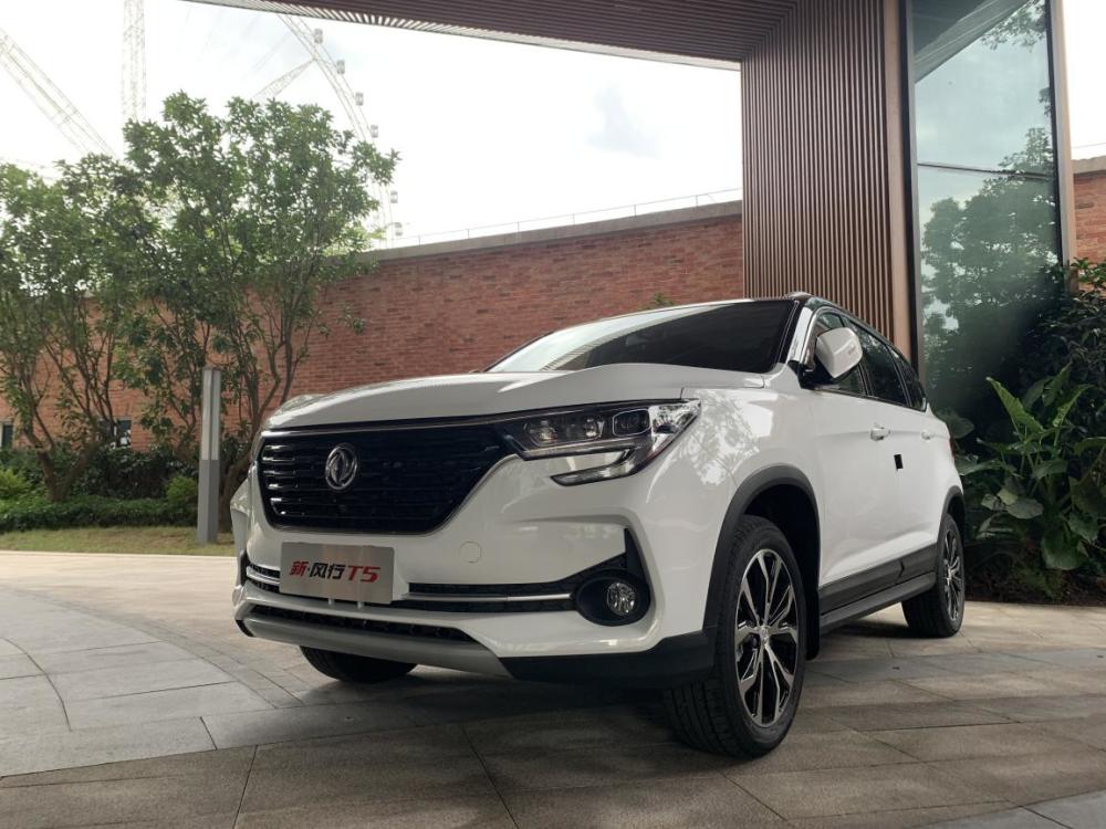 8月18日,2021款东风风行t5上市,此次共计推出6款车型,搭载1.5l 5mt/1.