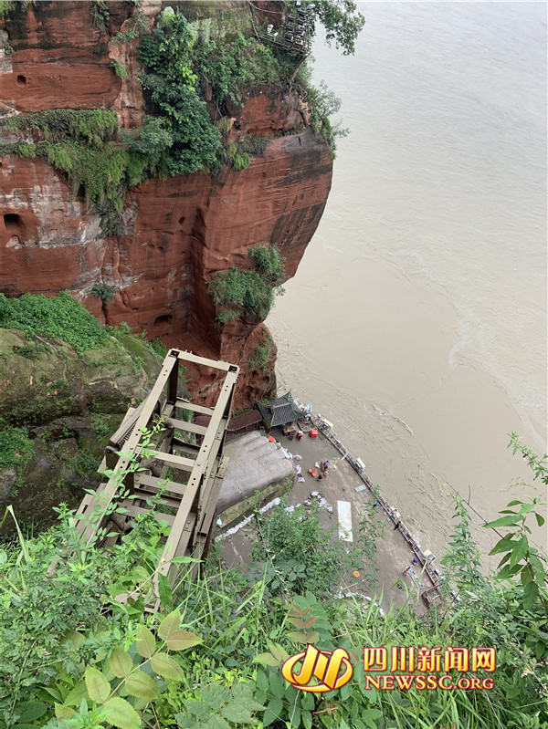 洪水渐退乐山大佛已露出脚趾景区开放时间待定