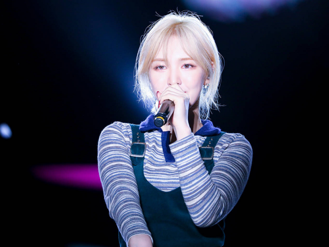 红贝贝最新海报wendy回归队伍全员海报只有wendy是全身照