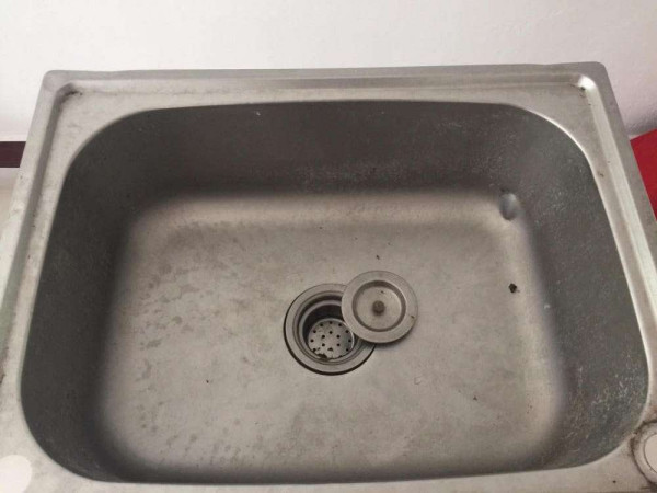 厨房水槽用久了会出现生锈的现象,有哪些小妙招可以轻松解决?
