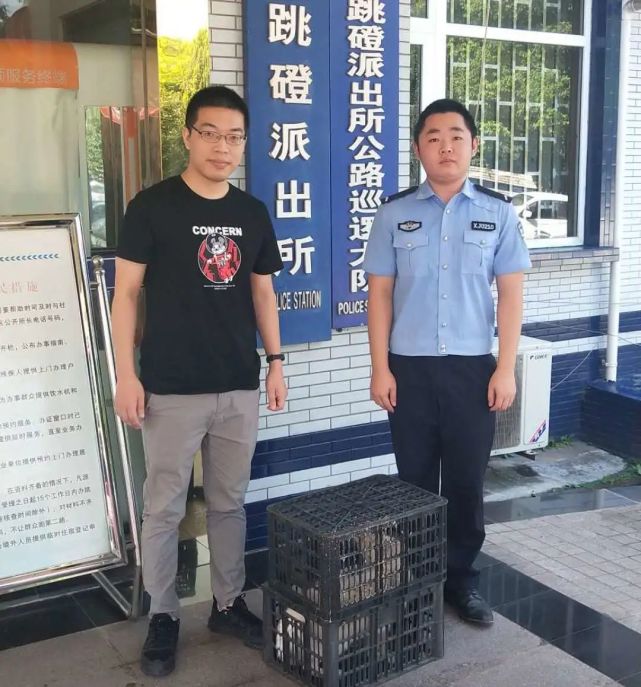 警民同携手|义渡警事｜警民同携手 共救小白狐