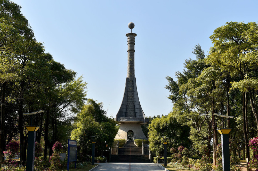 1985年8月19日我国境内北回归线上规模最大最高的北回归线塔在广州