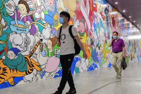 众神上班图|巨型壁画《众神上班图》亮相国贸地铁站