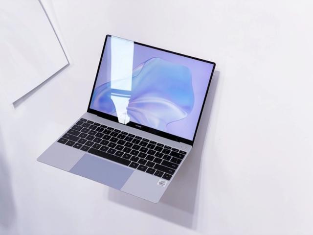 华为matebook x也有星际蓝,樱语粉,冰霜银,青山黛四款配色,独特闪粉