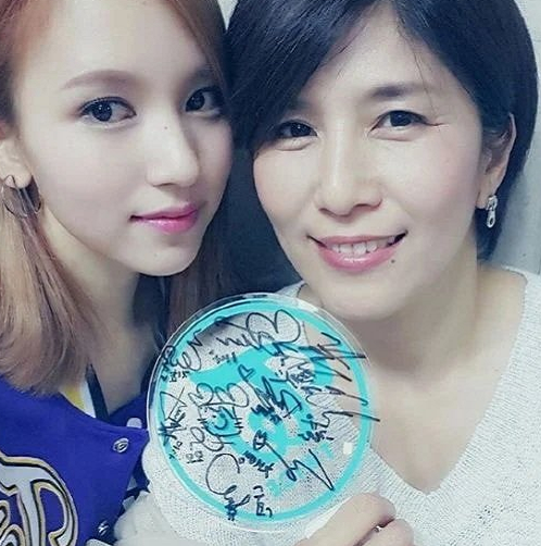 女爱豆妈妈的颜值小樱花与妈妈神似姐妹jennie妈妈神似宋慧乔