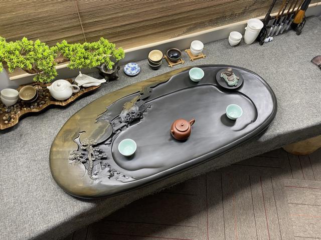 石头|把一块“温润如玉”的石头，简单雕刻成茶盘，成品有多少人羡慕？