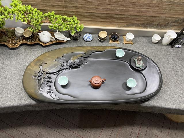 石头|把一块“温润如玉”的石头，简单雕刻成茶盘，成品有多少人羡慕？