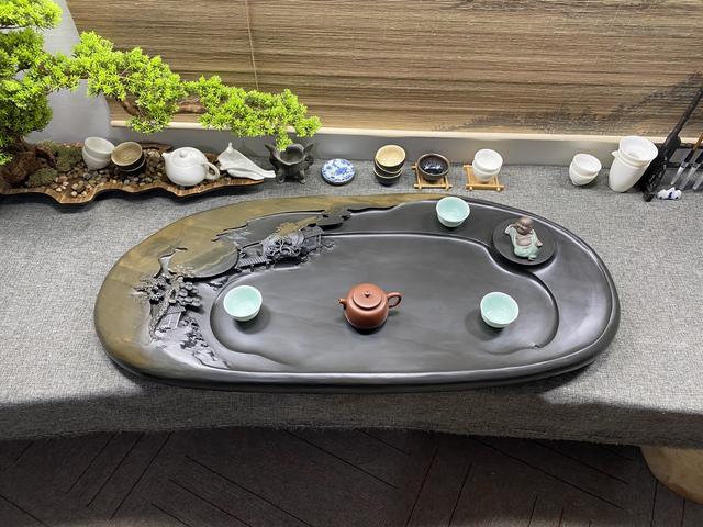 石头|把一块“温润如玉”的石头，简单雕刻成茶盘，成品有多少人羡慕？