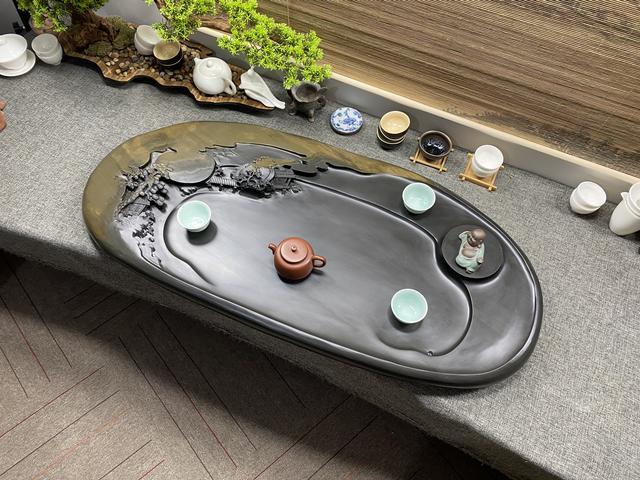 石头|把一块“温润如玉”的石头，简单雕刻成茶盘，成品有多少人羡慕？