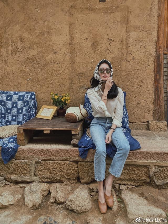 李梦pk杨采钰文青式复古和法式复古你更爱谁的穿搭