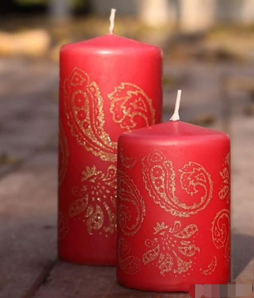 当然,早在战国时期中国就已经出现了蜡烛,当时的蜡烛是用蜂蜡或者树脂