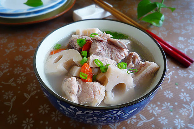 适合夏天喝的汤,莲藕炖排骨,汤鲜味美,粉糯可口