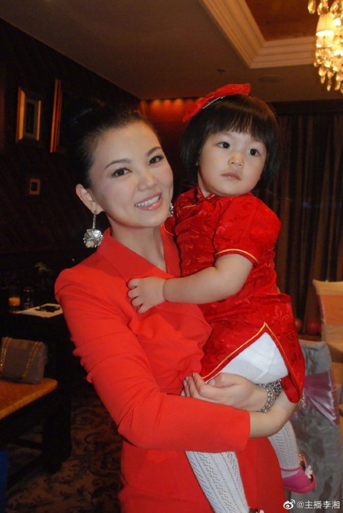 王岳伦|王岳伦向妻女表白：永远爱你们！至死不渝！李湘回应态度鲜明