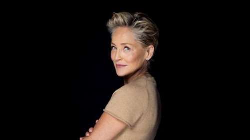 莎朗斯通|祖母教母妹妹妹夫都因新冠疫情倒下，美国女星莎朗斯通心碎喊话