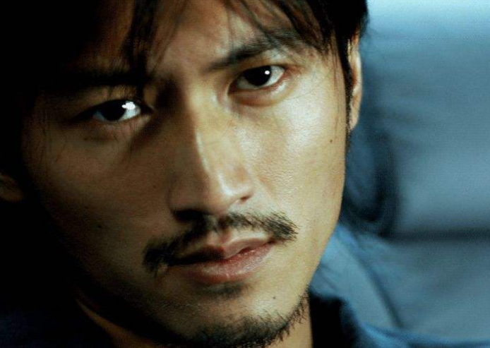 15岁谢霆锋有多帅?日本上学照曝光;不化妆染头却胜过当下小鲜肉