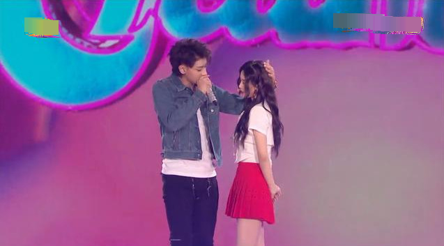 王一博|湖南卫视818炸了！黄子韬徐艺洋摸头杀，王一博“炸裂”舞台