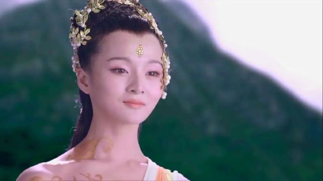 撑开天与地的不周山,也遇到了美丽的女娲娘娘,甚至看到女娲补天的过程