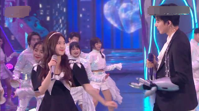 王一博|湖南卫视818炸了！黄子韬徐艺洋摸头杀，王一博“炸裂”舞台