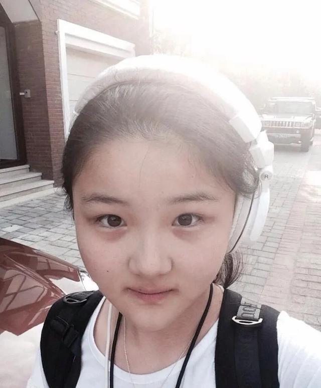 孙楠|送继女学《女德》，让亲生女儿出国留学，“后妈”潘蔚的双标行为