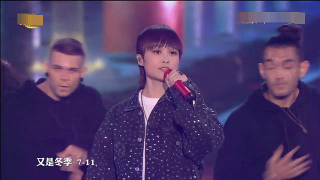 王一博|湖南卫视818炸了！黄子韬徐艺洋摸头杀，王一博“炸裂”舞台