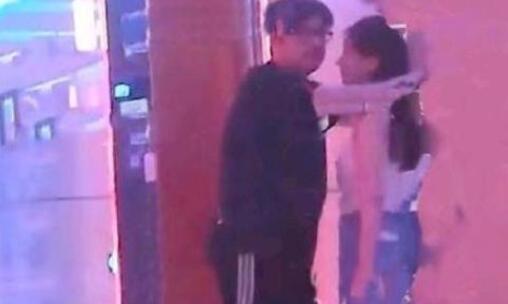 王岳伦|此地无银三百两？王岳伦表白李湘配图有玄机，“至死不渝”四个字有点搞笑