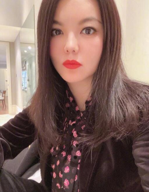 王岳伦|此地无银三百两？王岳伦表白李湘配图有玄机，“至死不渝”四个字有点搞笑