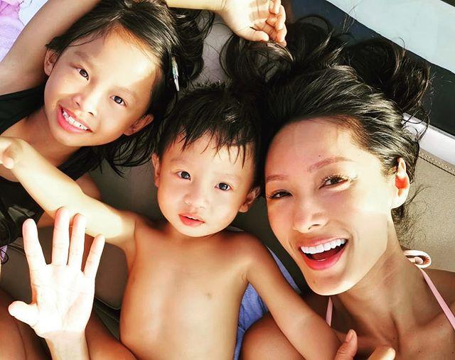 名模蒋怡和老公罕见合体秀恩爱两人相差七岁似两代人