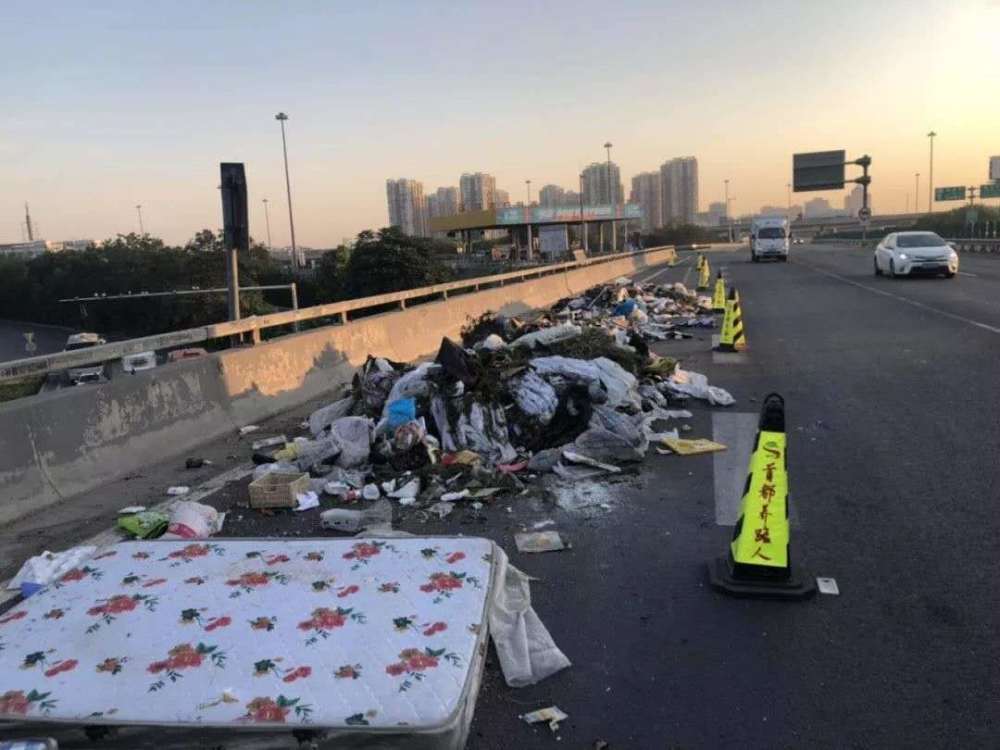 高速公路|北京高速公路上倾倒10吨垃圾，一货车司机获刑3年