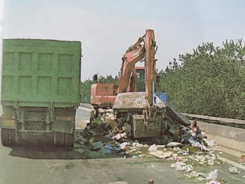 高速公路|北京高速公路上倾倒10吨垃圾，一货车司机获刑3年