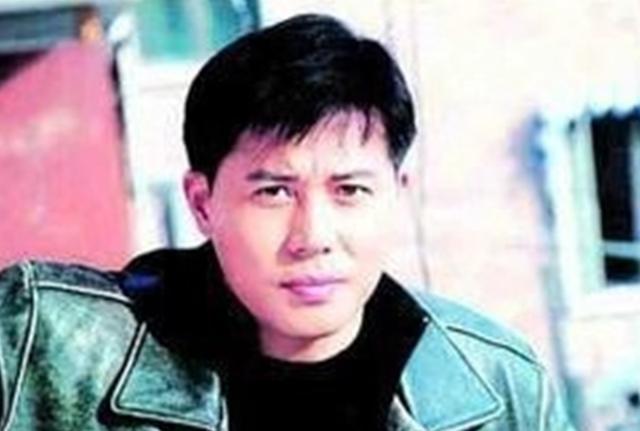 佟瑞欣|55岁佟瑞欣：低调结婚22年无绯闻，妻子是我们熟悉的她
