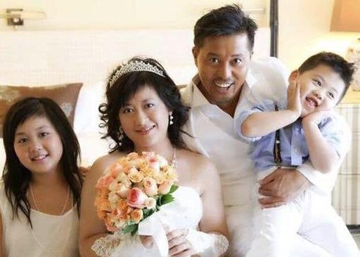 佟瑞欣|55岁佟瑞欣：低调结婚22年无绯闻，妻子是我们熟悉的她