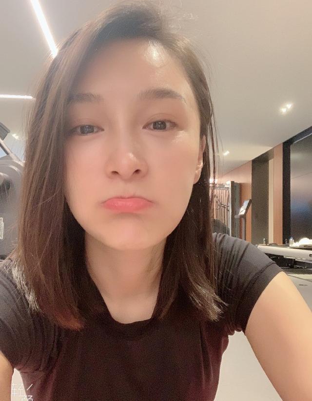 情深深雨蒙蒙|《情深深雨濛濛》“梦萍”退圈后罕见晒自拍，素颜美貌不输赵薇林心如