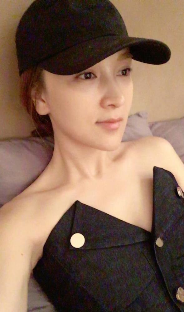 情深深雨蒙蒙|《情深深雨濛濛》“梦萍”退圈后罕见晒自拍，素颜美貌不输赵薇林心如