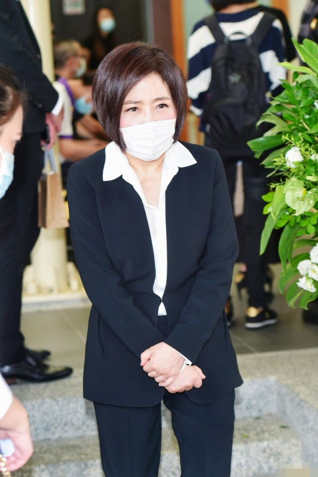 罗霈颖|罗霈颖近亿遗产全由94岁母亲继承，两位哥哥不争产不为钱伤感情