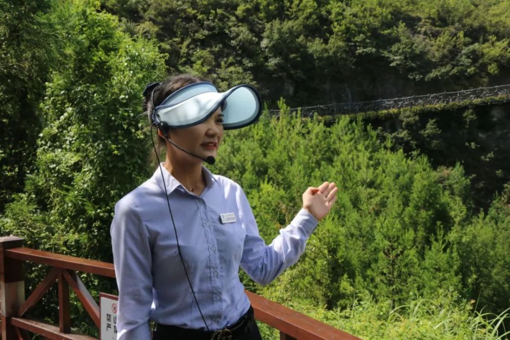 龙缸有一种美,叫作被汗水浸透的讲解员