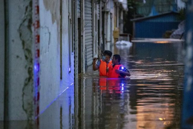 重庆|渝中警讯丨重庆洪峰过境主城，你有见证这些感人瞬间吗