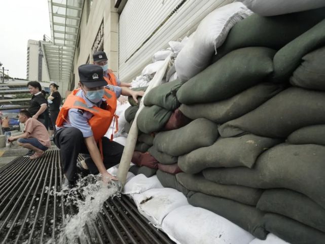 重庆|渝中警讯丨重庆洪峰过境主城，你有见证这些感人瞬间吗