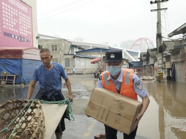 重庆|渝中警讯丨重庆洪峰过境主城，你有见证这些感人瞬间吗